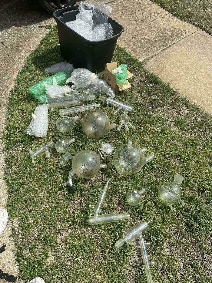 The 65 Weirdest Garage Sale Finds That’ll Make You Do A Double Take