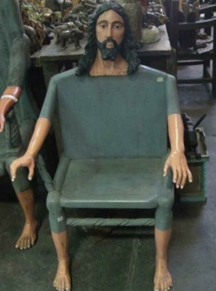 The 65 Weirdest Garage Sale Finds That’ll Make You Do A Double Take