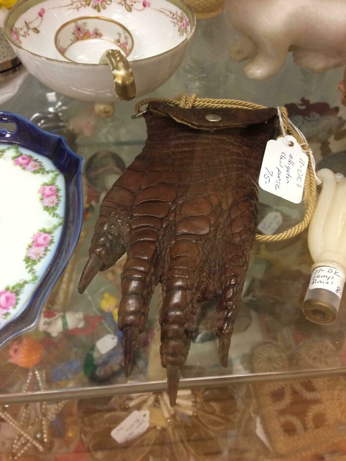 The 65 Weirdest Garage Sale Finds That’ll Make You Do A Double Take
