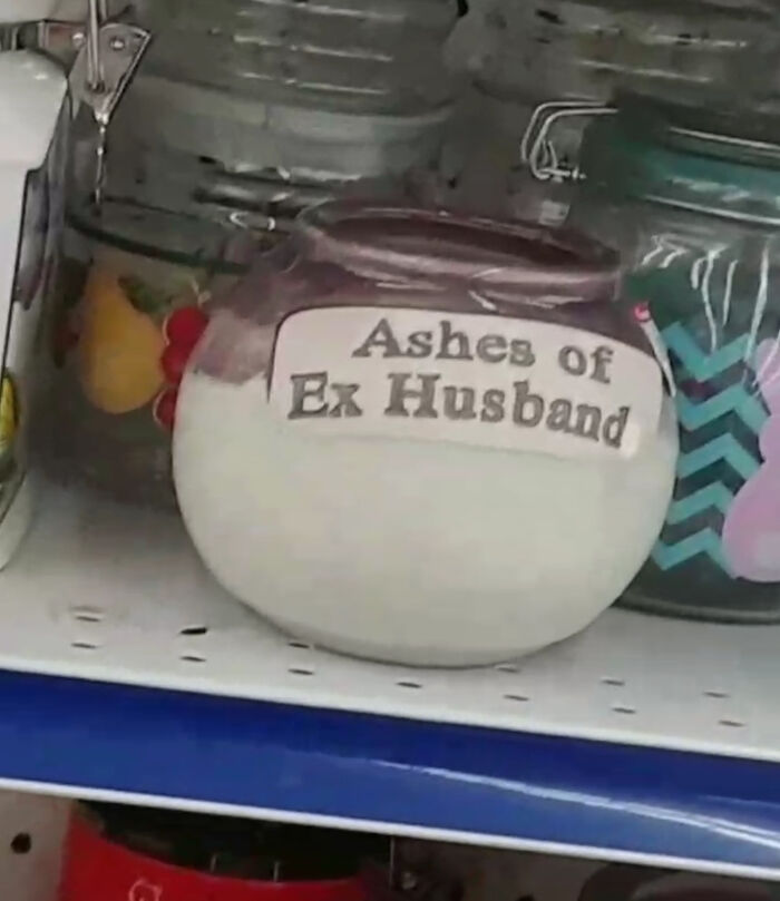 The 65 Weirdest Garage Sale Finds That’ll Make You Do A Double Take