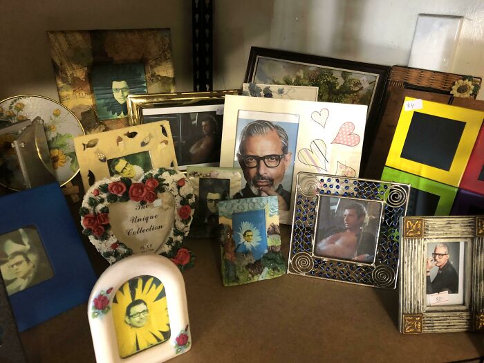The 65 Weirdest Garage Sale Finds That’ll Make You Do A Double Take