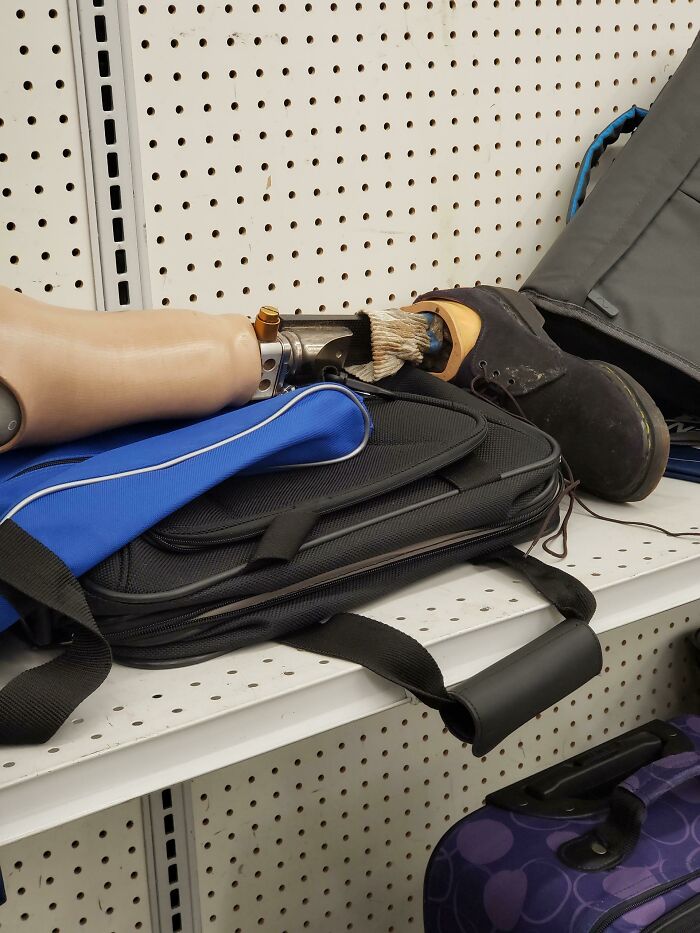 The 65 Weirdest Garage Sale Finds That’ll Make You Do A Double Take