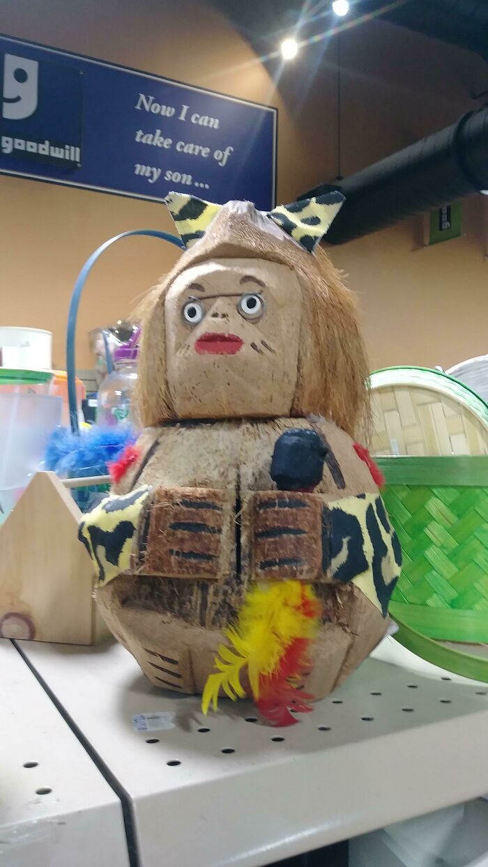 The 65 Weirdest Garage Sale Finds That’ll Make You Do A Double Take