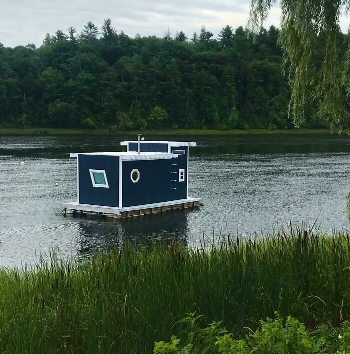 Tiny House Floatin’ on the Water