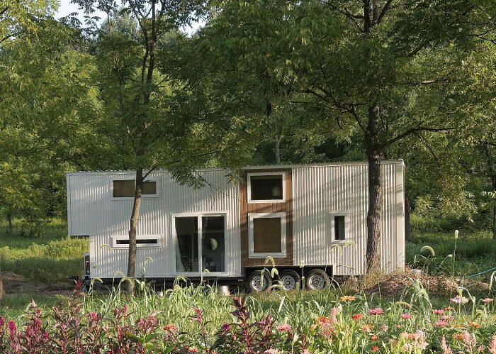 Friends’ Tiny House Joins Our Farm – Communal Living FTW!