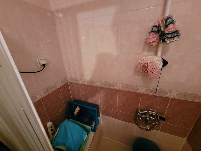 Shower Cabin With a Power Outlet. Yep, You Read That Right