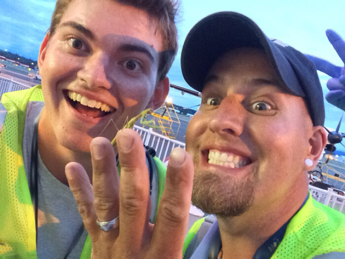 My Coworker and I Met a Praying Mantis at Work — Ended Up Looking Like a Couple’s Engagement Pic!