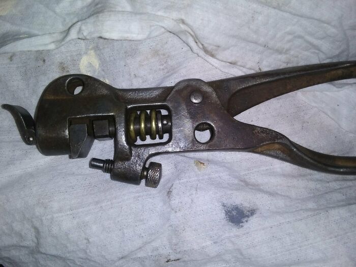Someone Help! What Does This Grippy Squeezy Tool Do?