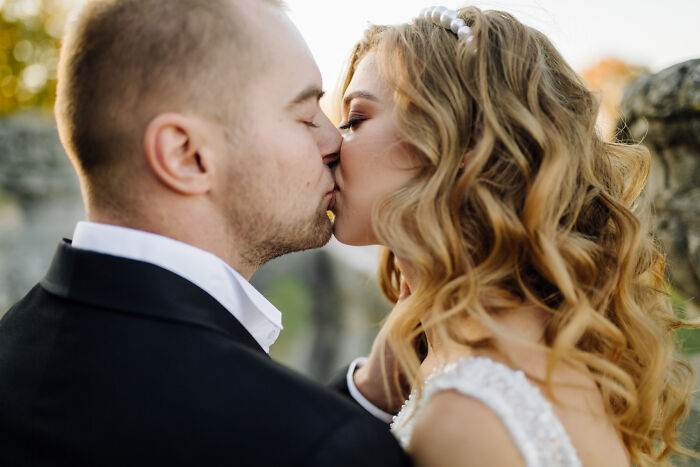 Wait, These Wedding Fails Are So Wild You Could Spot Trouble From a Mile Away!