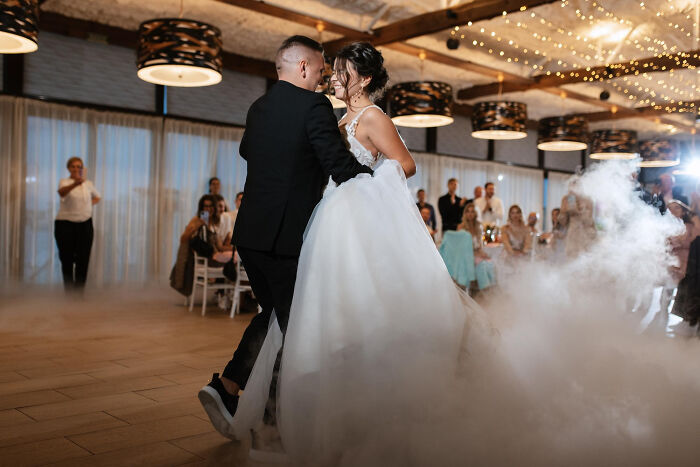 Wait, These Wedding Fails Are So Wild You Could Spot Trouble From a Mile Away!