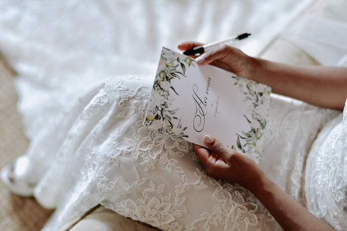 Wait, These Wedding Fails Are So Wild You Could Spot Trouble From a Mile Away!