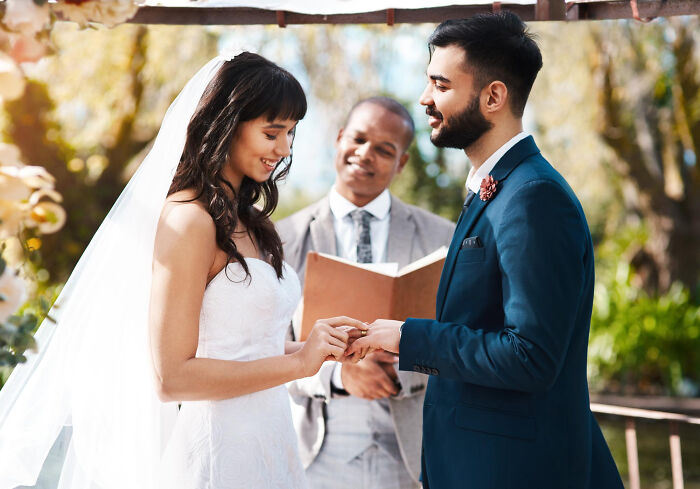 Wait, These Wedding Fails Are So Wild You Could Spot Trouble From a Mile Away!