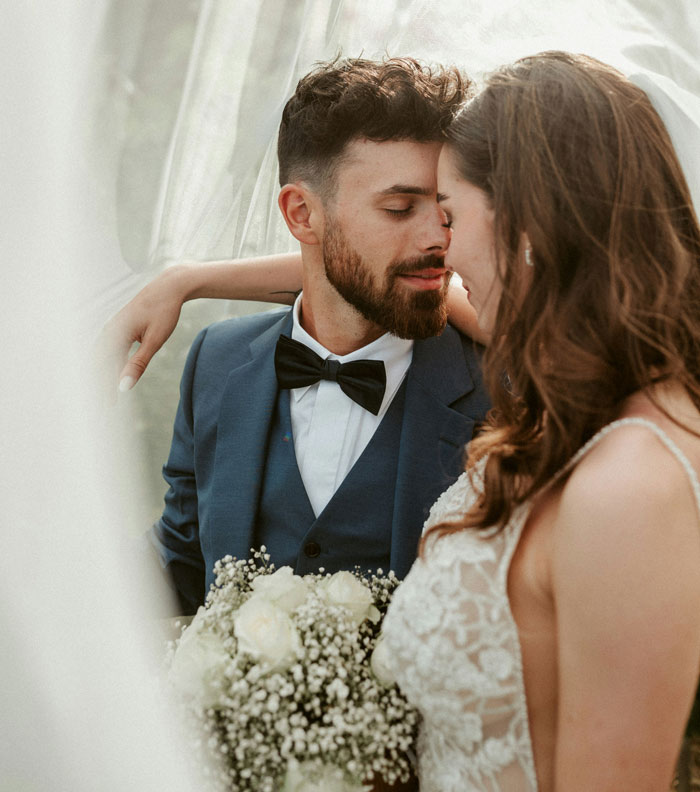 Wait, They Actually Knew These Couples Would Break Up? Wedding Photogs Spill the Tea!