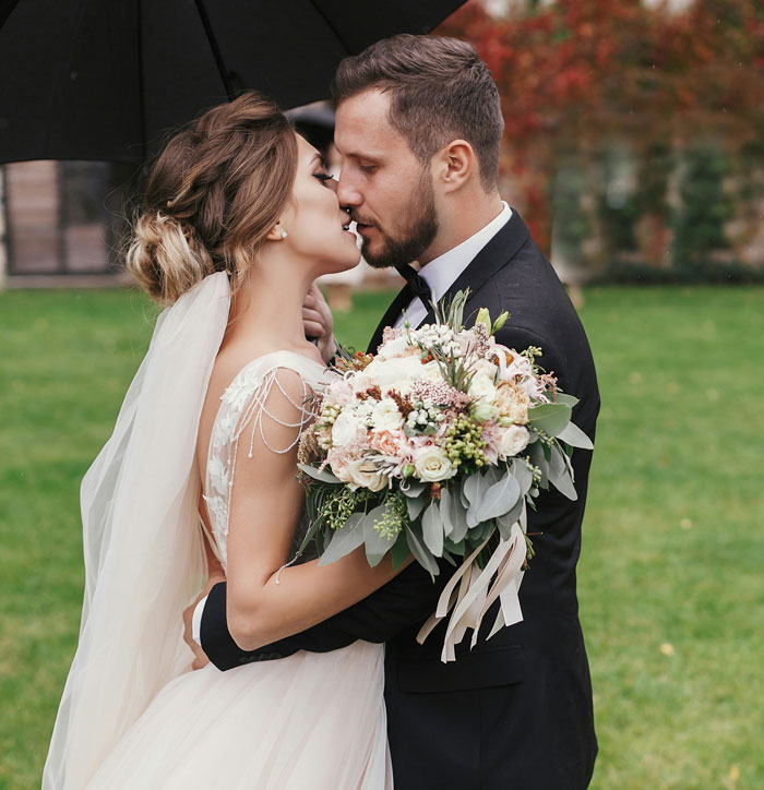 Wait, They Actually Knew These Couples Would Break Up? Wedding Photogs Spill the Tea!