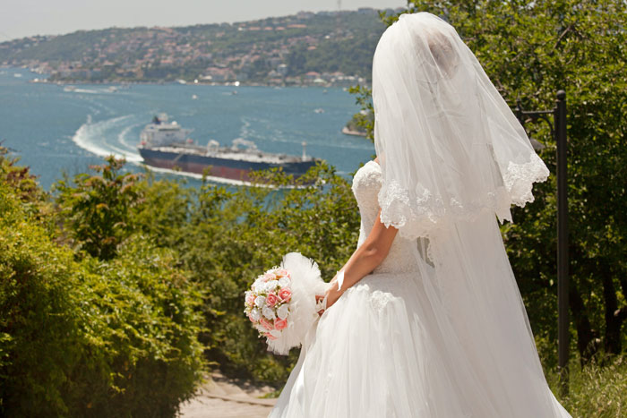 Wait, They Actually Knew These Couples Would Break Up? Wedding Photogs Spill the Tea!