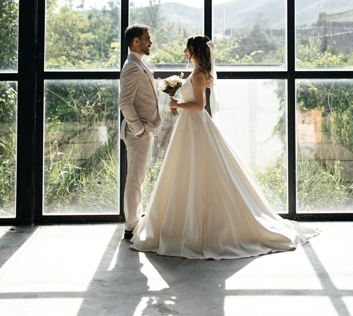 Wait, They Actually Knew These Couples Would Break Up? Wedding Photogs Spill the Tea!