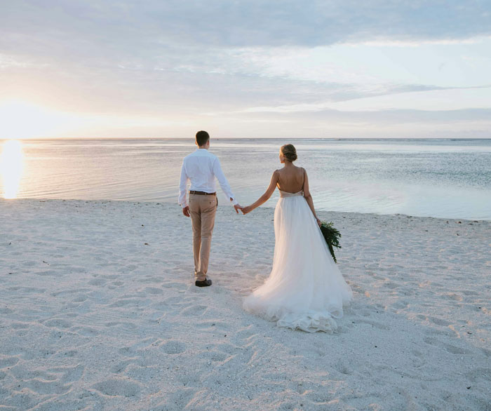 Wait, They Actually Knew These Couples Would Break Up? Wedding Photogs Spill the Tea!