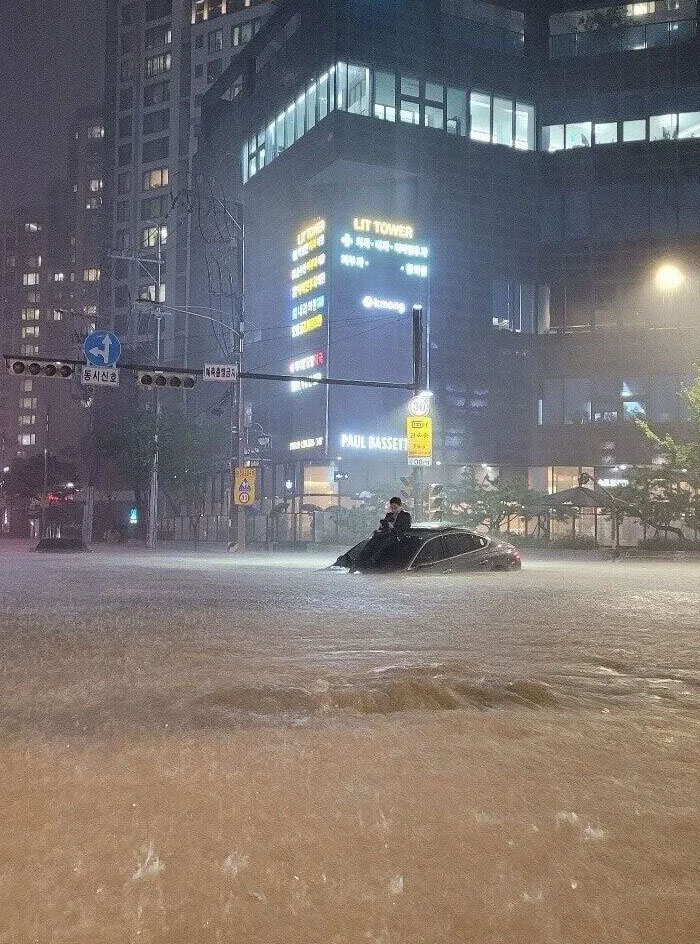 South Korea’s Flooded Gangnam (2022)