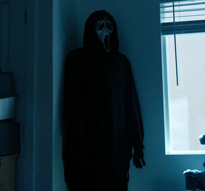 42 Totally Weird and Creepy Things That Happened When People Were Home Alone