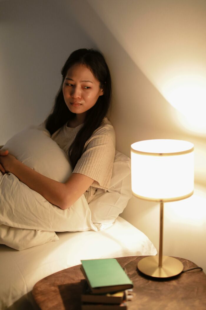 I Absolutely Hate My Husband’s Blinding Desk Lamp