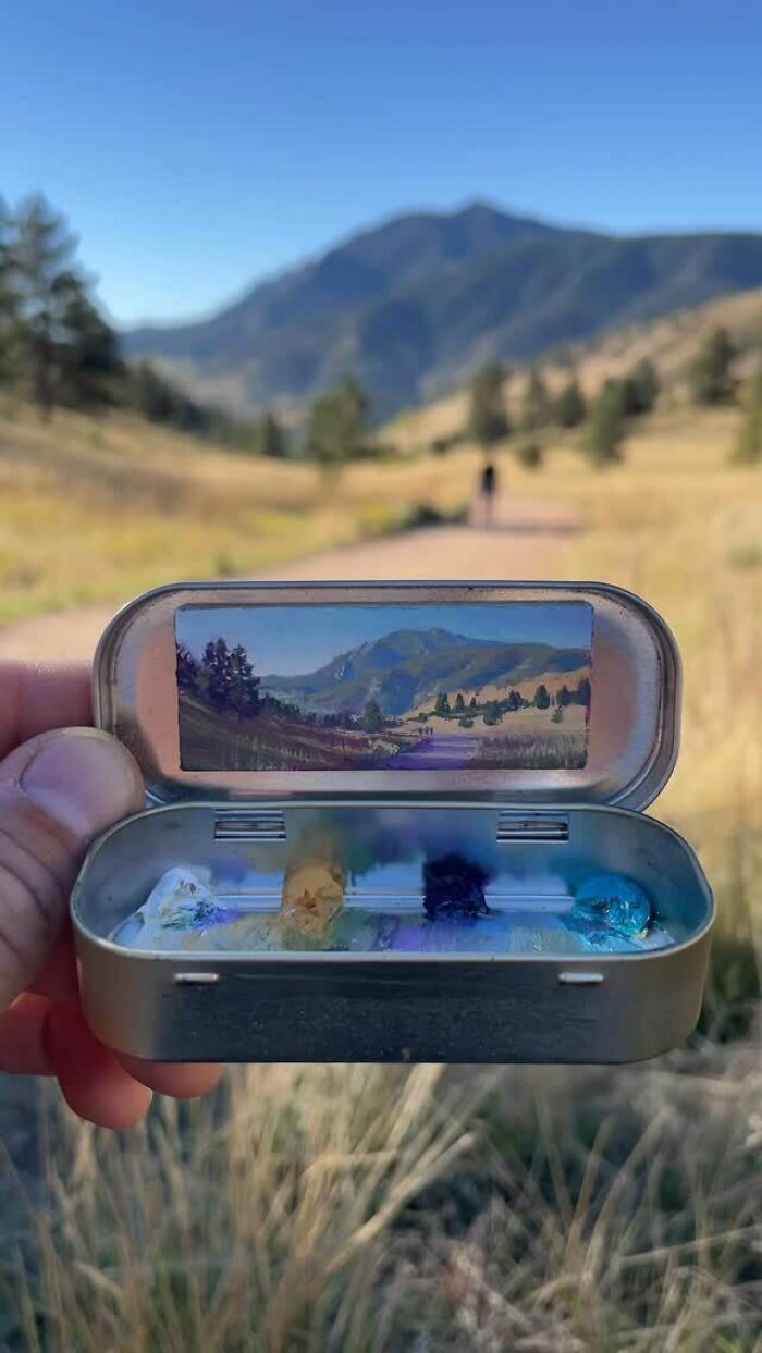 50 Tiny Paintings So Small They Fit Inside Altoid Tins (Yep, Really Tiny!)