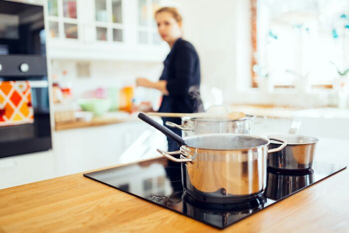 MIL Thinks Glass Is Magnetic And Lost It Over Our Induction Stove