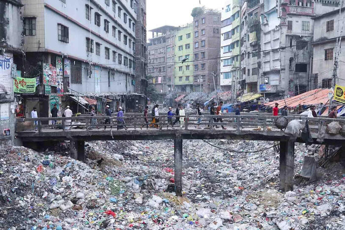Dhaka, Bangladesh: Concrete Overload!