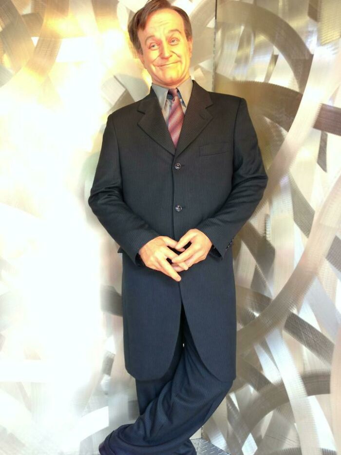 Robin Williams, Caught on Camera at a Wax Museum—But Is He?