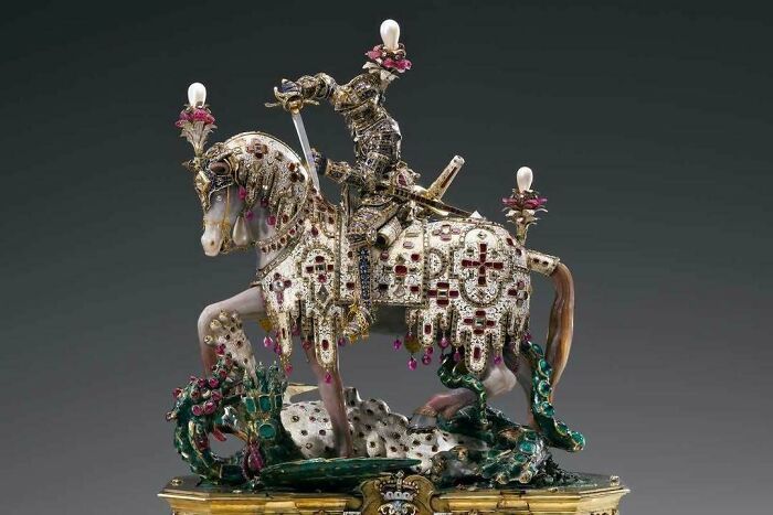 33 Ancient Treasures That Will Totally Blow Your Mind (And They’re Real!)