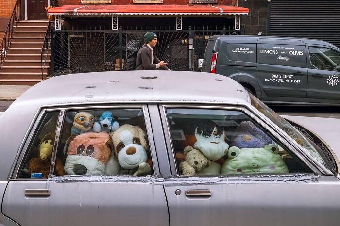 Whoa, Check Out These 80 Totally Weird And Wonderful City Snapshots!