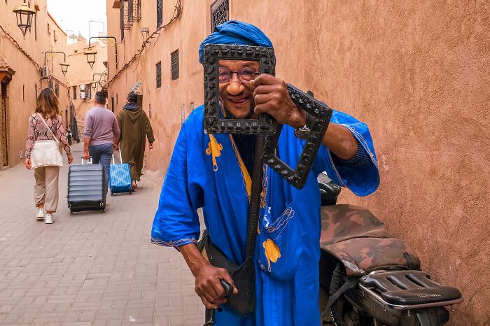 Whoa, Check Out These 80 Totally Weird And Wonderful City Snapshots!