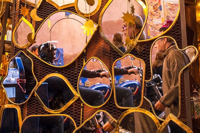 Whoa, Check Out These 80 Totally Weird And Wonderful City Snapshots!