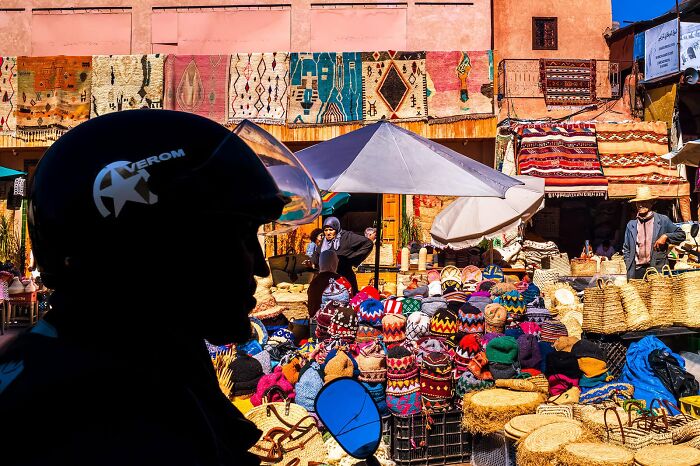 Whoa, Check Out These 80 Totally Weird And Wonderful City Snapshots!