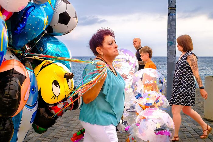 Whoa, Check Out These 80 Totally Weird And Wonderful City Snapshots!