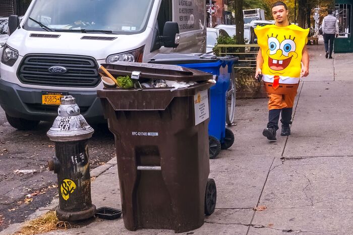 Whoa, Check Out These 80 Totally Weird And Wonderful City Snapshots!