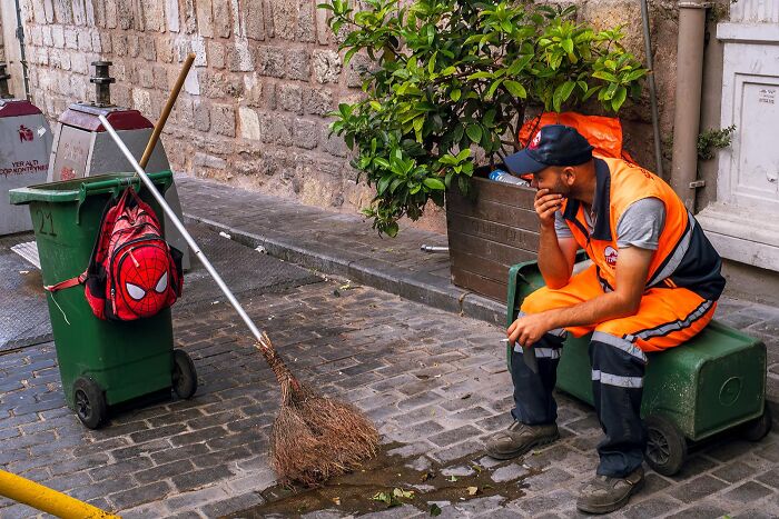 Whoa, Check Out These 80 Totally Weird And Wonderful City Snapshots!