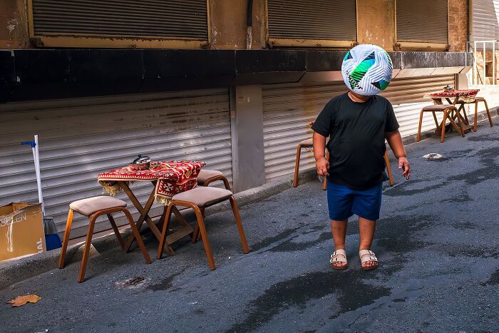 Whoa, Check Out These 80 Totally Weird And Wonderful City Snapshots!