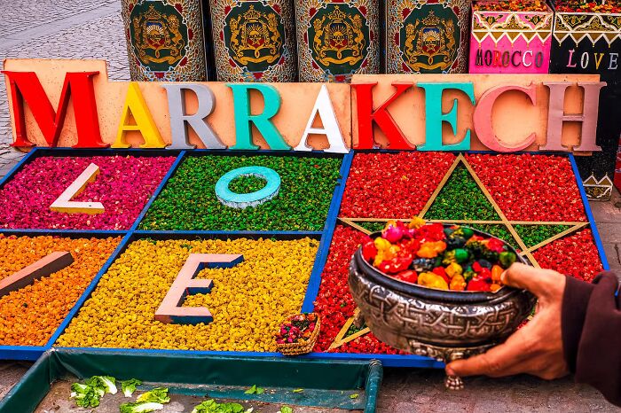 Whoa, Check Out These 80 Totally Weird And Wonderful City Snapshots!