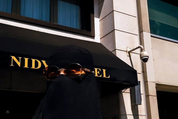 Whoa, Check Out These 80 Totally Weird And Wonderful City Snapshots!