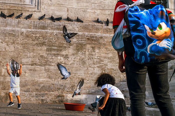 Whoa, Check Out These 80 Totally Weird And Wonderful City Snapshots!