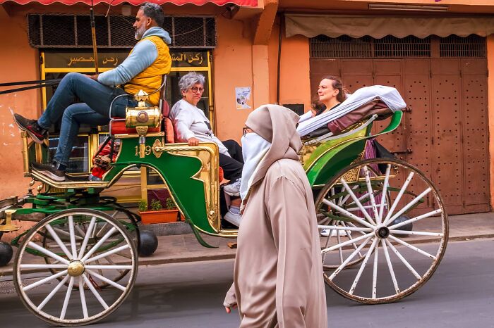 Whoa, Check Out These 80 Totally Weird And Wonderful City Snapshots!