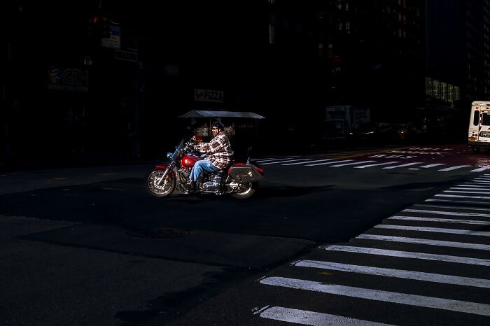 Whoa, Check Out These 80 Totally Weird And Wonderful City Snapshots!