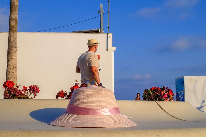 Whoa, Check Out These 80 Totally Weird And Wonderful City Snapshots!
