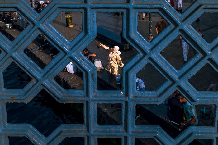 Whoa, Check Out These 80 Totally Weird And Wonderful City Snapshots!