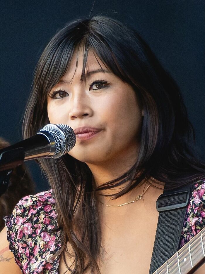 Beabadoobee: Indie Pop’s Chill Queen, 26