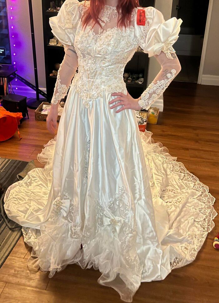 Roommate Found a Vintage Wedding Dress for $40—And It Fits Perfectly!