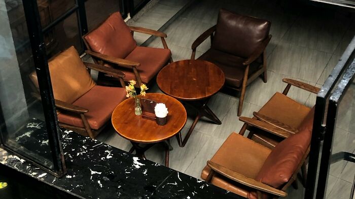 Comfy Coffee Shop Chairs, Stranger Joins, Friends Get Weird