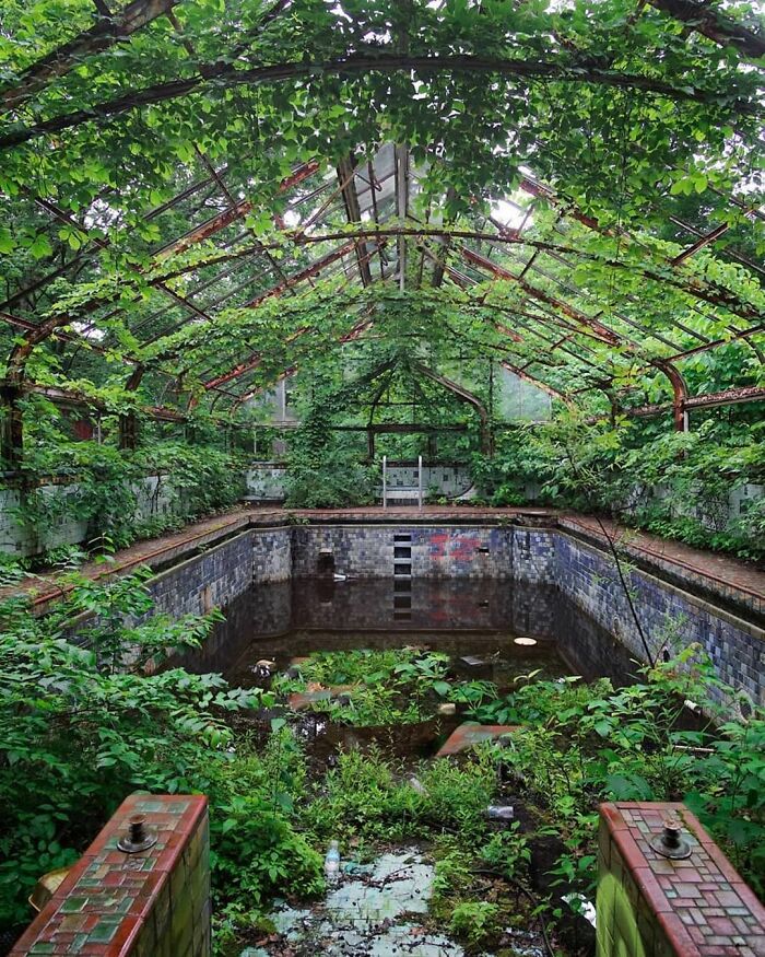 35 Abandoned Places That Are Seriously Cool (And A Little Mysterious)