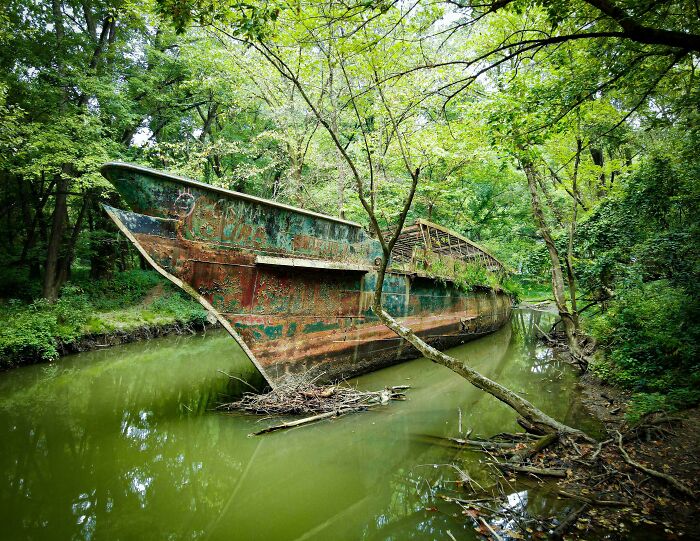 35 Abandoned Places That Are Seriously Cool (And A Little Mysterious)