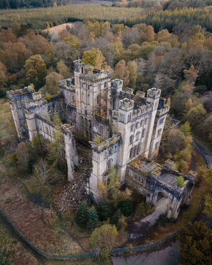 35 Abandoned Places That Are Seriously Cool (And A Little Mysterious)